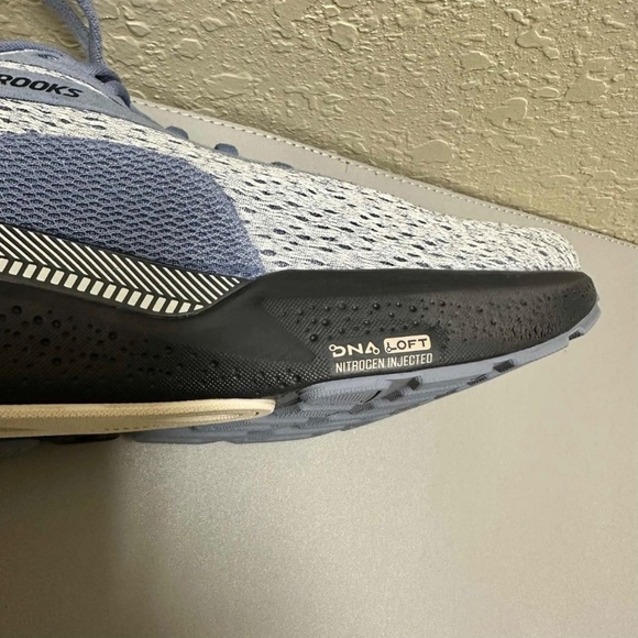 BROOKS Adrenaline 24 GTS Women’s Running Shoes Size 9 Small Wear Right Shoe - Picture 11 of 13